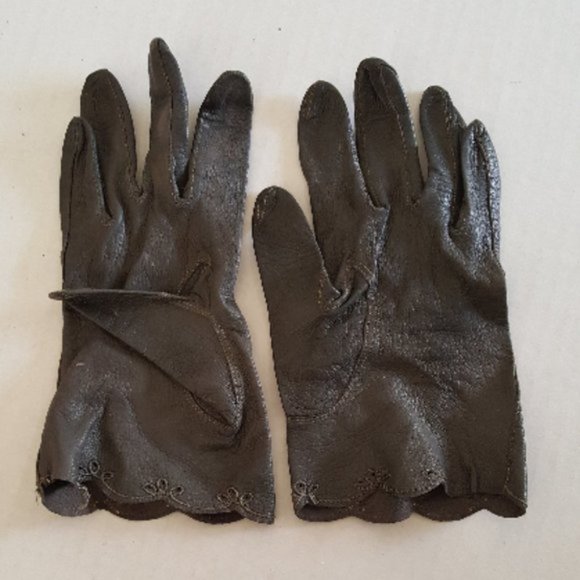 LEATHER GLOVES Vintage Gray Kidskin Scallop Edge